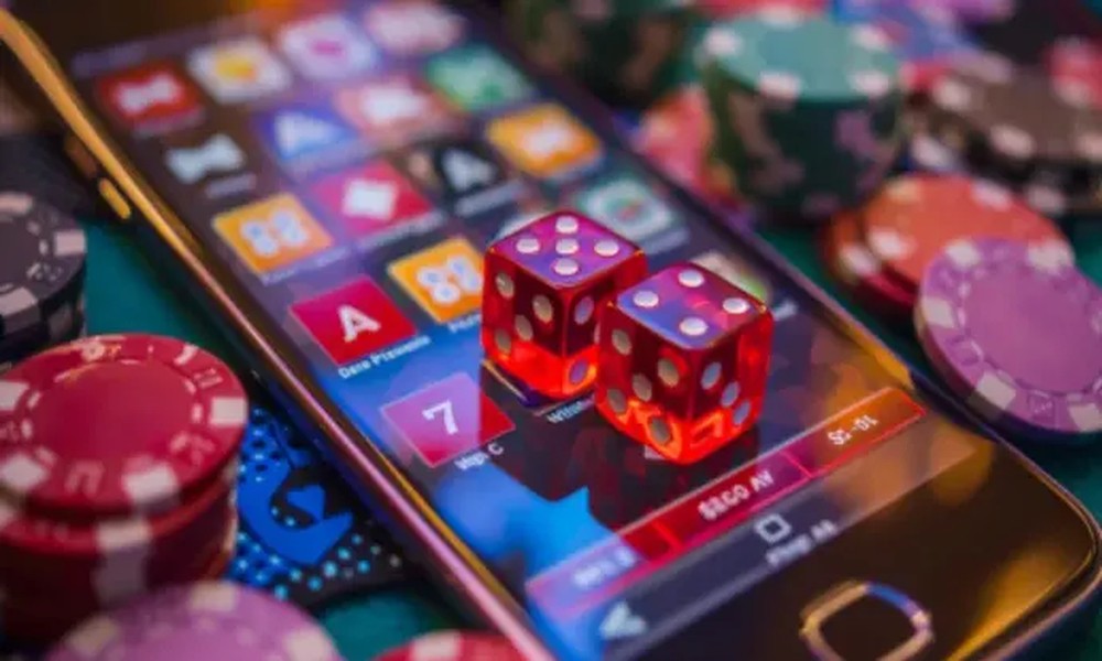 How does prize notification delivery differ across online lottery account types?